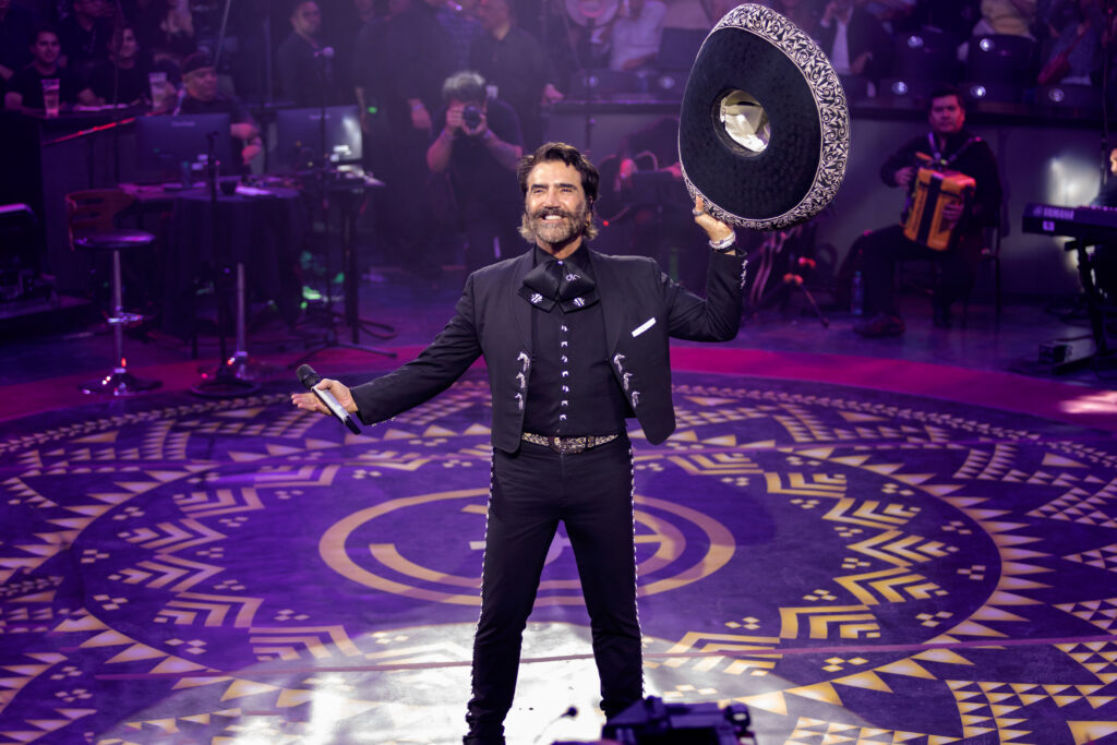 ALEJANDRO FERNÁNDEZ DOMO CARE 2025 GALERÍA