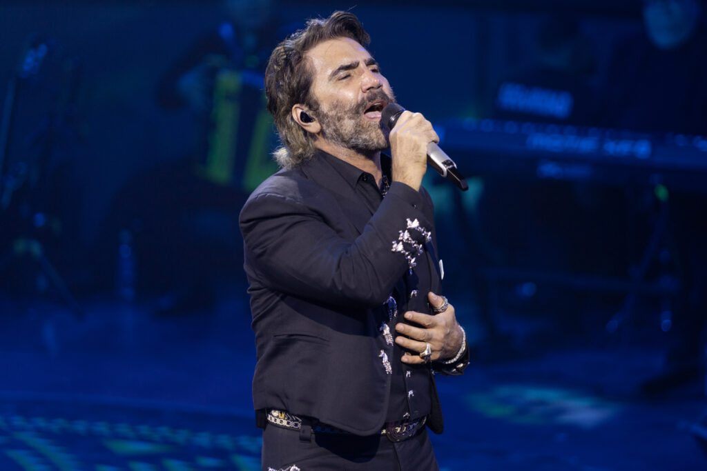 ALEJANDRO FERNÁNDEZ DOMO CARE 2025 GALERÍA